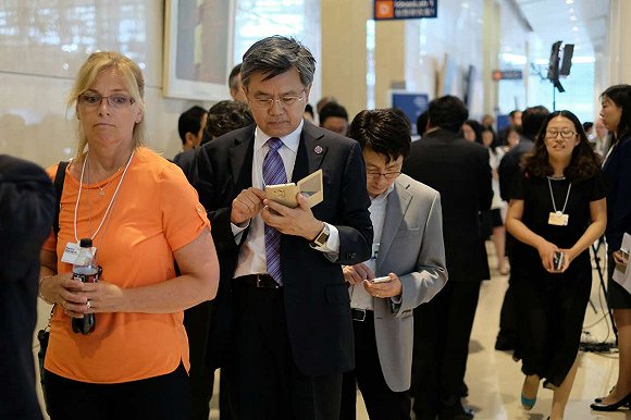 為見(jiàn)李世石，達(dá)沃斯會(huì)場(chǎng)排起長(zhǎng)龍